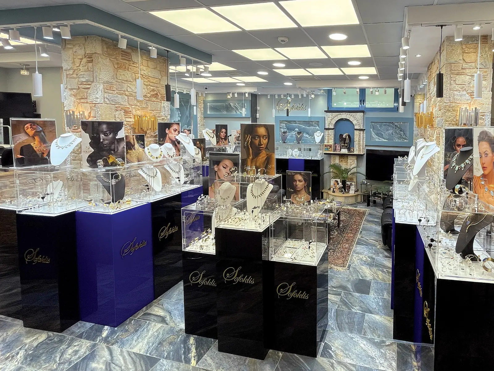 Εσωτερική άποψη του showroom Sofoklis